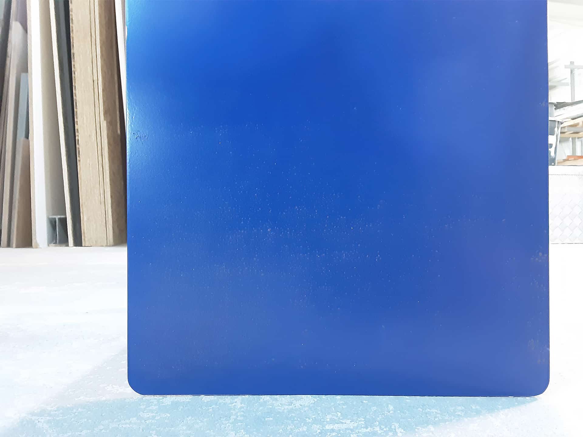 nachttisch-blau-pulverbeschichtung-mangel